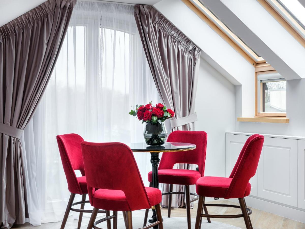 Golden Queen Deluxe Jacuzzi Apartments - Old Town — Photos 3